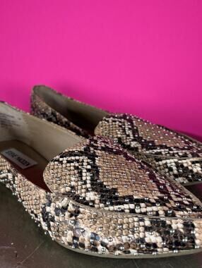 Steve Madden Feather Studded Snake Print Pointed Toe Tan Loafer US 7.5